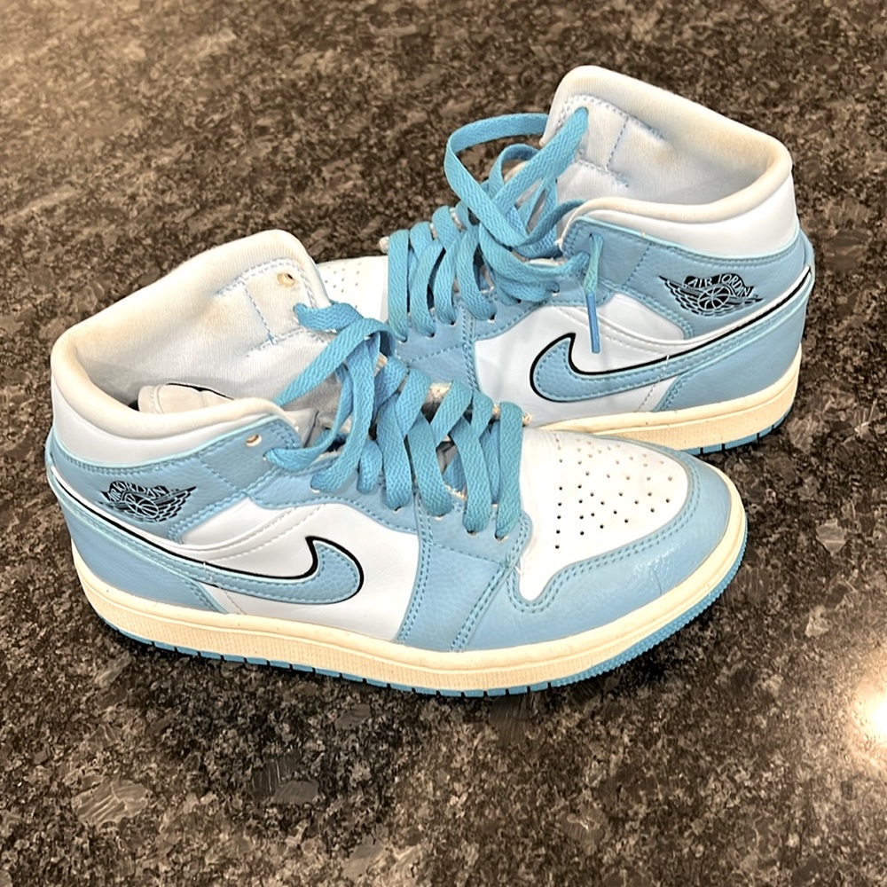 Jordan 1 Mid SE Ice Blue (Women's) Size 5.5